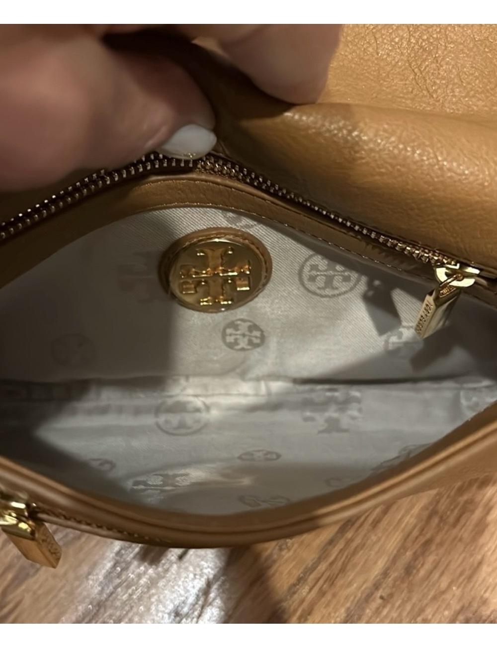 Tory Burch Cognac Leather Chain Crossbody with Gold Logo - Picture 3 of 4